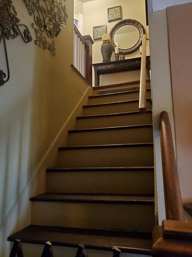 Primary Photo - Charming 4 Bedroom House