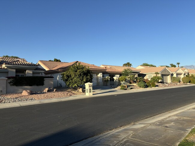Building Photo - 55+ Long-term Rental in Sun City Palm Desert
