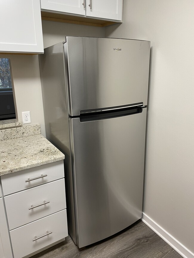 Building Photo - 125 Twin Oaks Dr