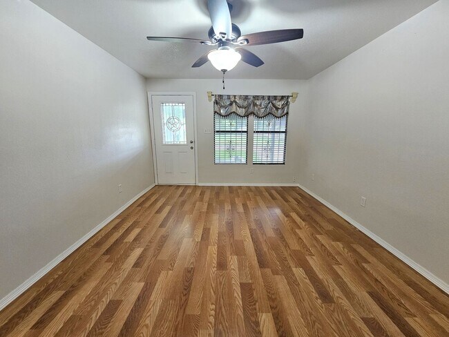 Building Photo - 317 Ebony Ave