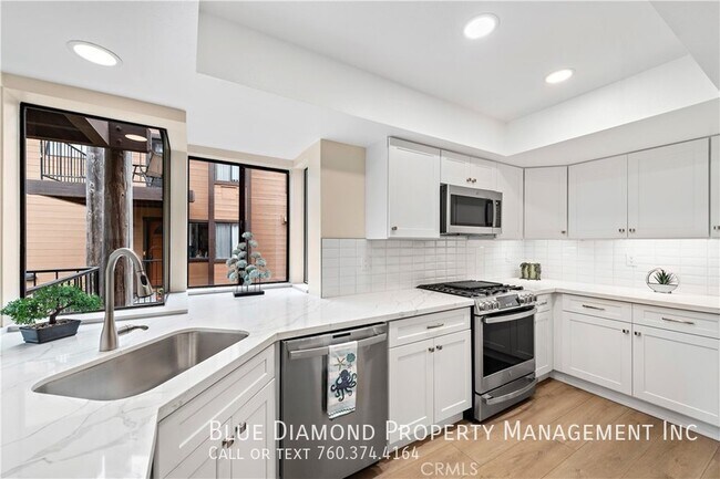 Building Photo - Spacious 3 BR, 2.5 BA Condo in Carlsbad