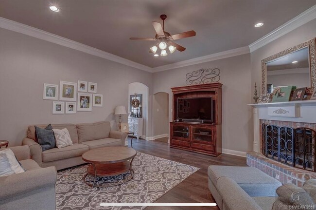 Foto del edificio - 4223 Parkridge Dr