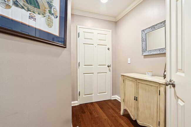 Foto del edificio - Magnolia Plaza -145 E. Magnolia, Unit 311