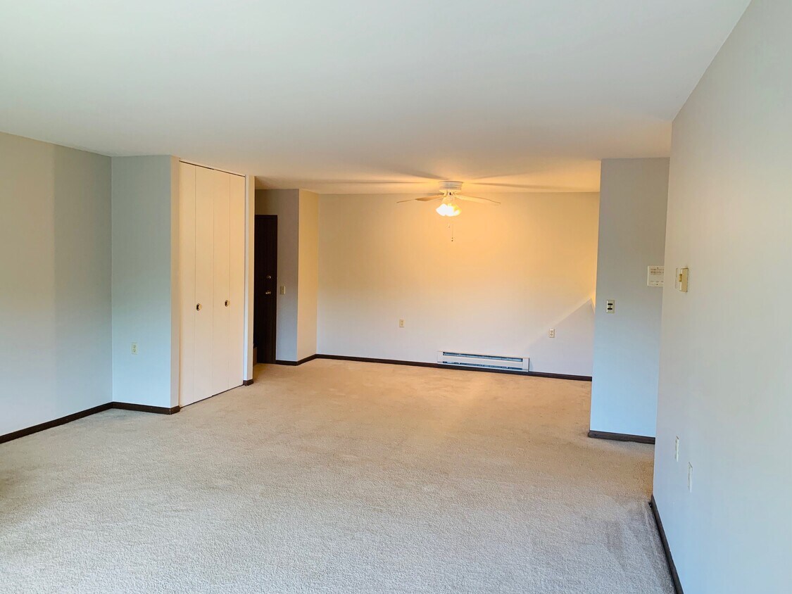 Living/Dining area - 5331 Brody Dr