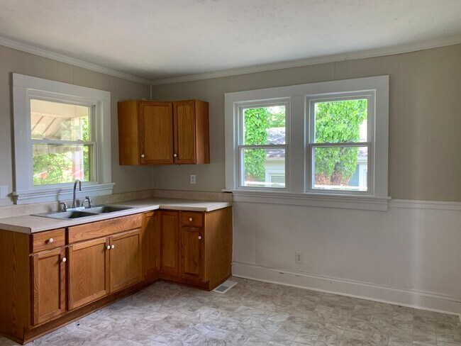 Foto del edificio - One Level House With Back Deck off Campbell Avenue