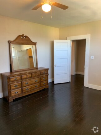 Building Photo - 821 Live Oak St