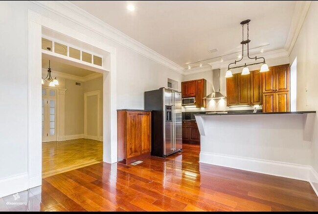 Building Photo - 215 Pavonia Ave