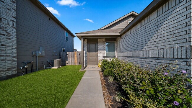 Building Photo - Move-in ready 4-bedroom, 2-bath home in Meadow Park!