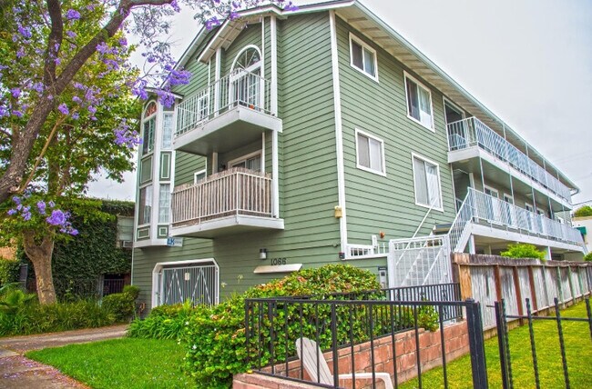 Foto del edificio - 1066 Coronado Avenue