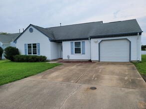 Building Photo - 1033 Casanova Dr