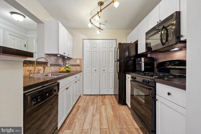 Building Photo - 8095 Lacy Dr