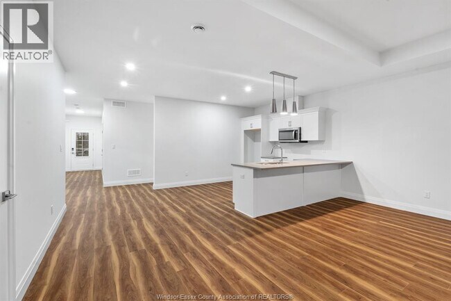 Building Photo - 709 Elliot Pt Rd