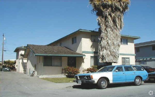 Building Photo - 2139 Main St