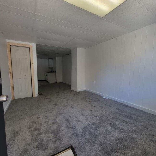 Building Photo - 63 1/2 E Stevens St