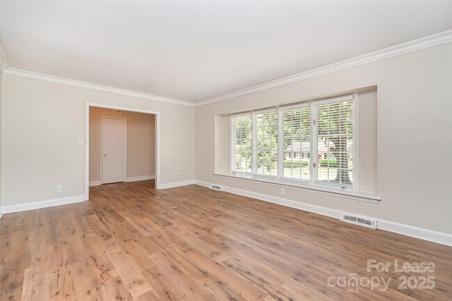 Foto del edificio - 6909 Lancer Dr