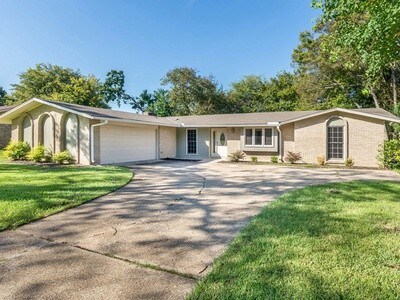 Building Photo - 3830 Fieldcrest Dr