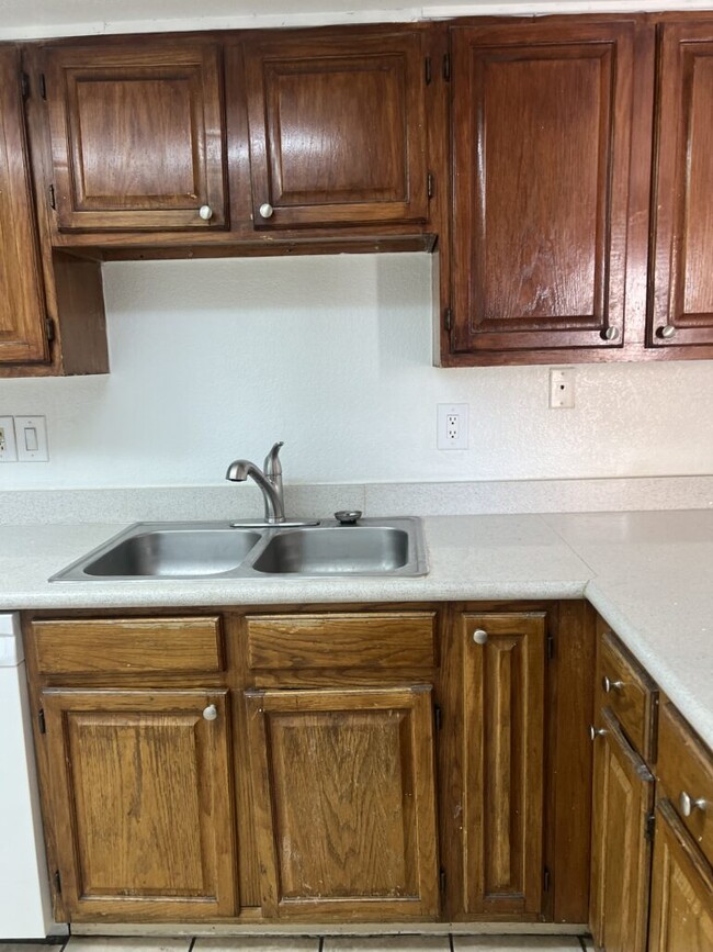 Foto del edificio - 2217 N Jones Blvd