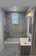 Building Photo - 458 Ridgefield Ave