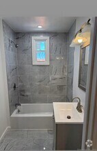 Building Photo - 458 Ridgefield Ave