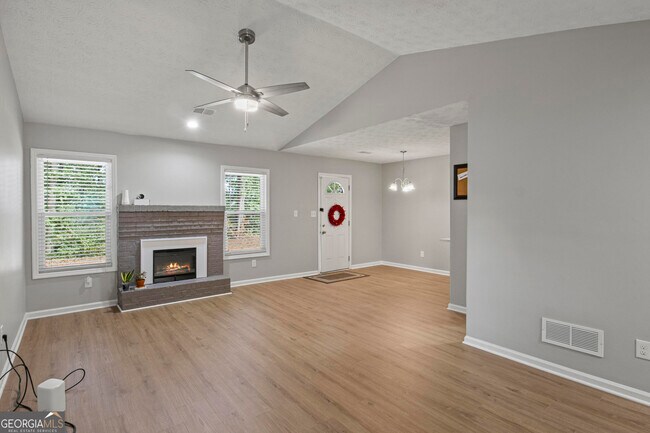 Foto del edificio - 5452 Glen Haven Dr