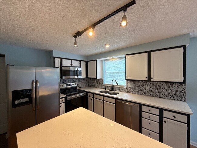 Foto del edificio - 3-Bedroom Home Close to Ballantyne!