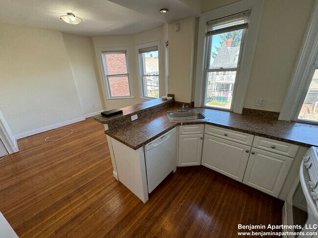 Building Photo - 55 Ashford St