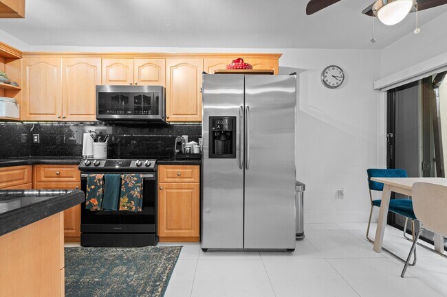 Building Photo - 9809 Costa del Sol Blvd