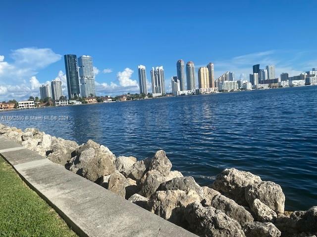Foto del edificio - 3530 Mystic Pointe Dr