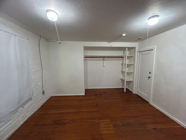 Foto del edificio - 834 Bay St