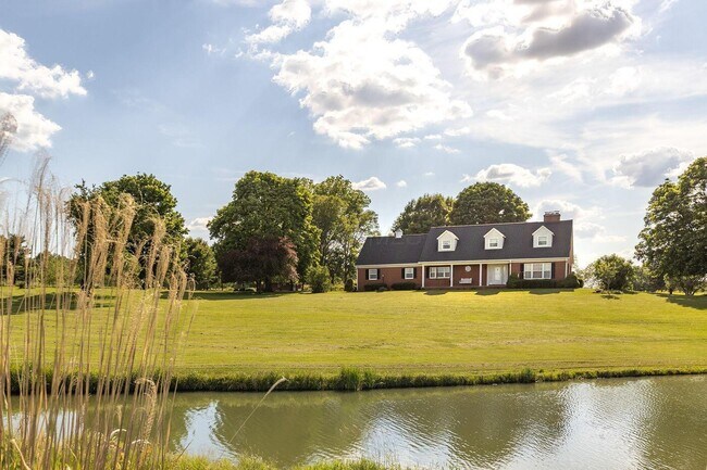 Foto del edificio - 5565 Stringtown Rd NW