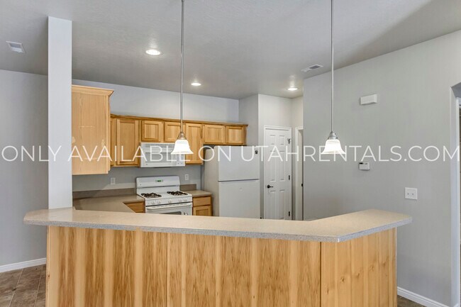 Building Photo - 1077 Canyon Meadow Dr