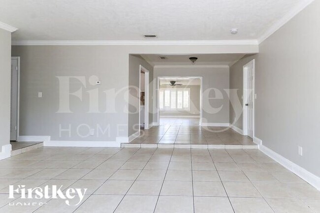 Foto del edificio - 584 Riverside Dr