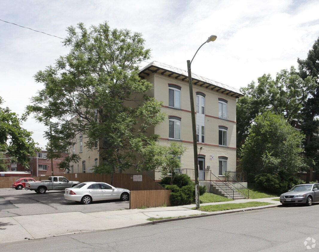 Emerson Flats Apartments in Denver, CO