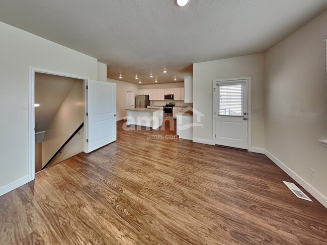 Building Photo - 3003 E S Village Dr