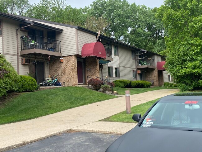 Entrada frontal - 5333 Brody Dr