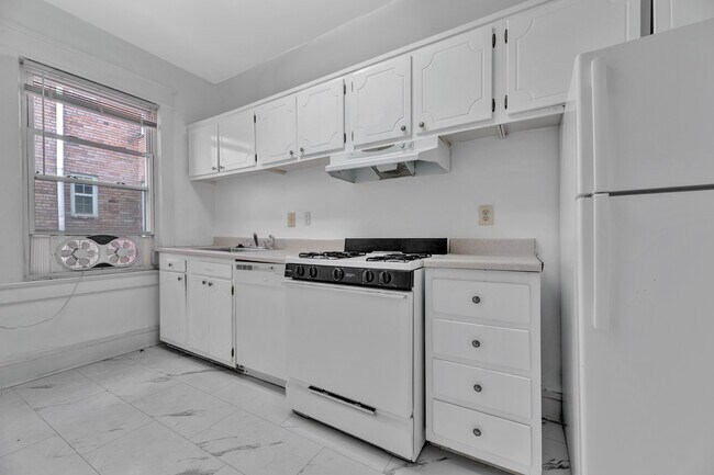 Building Photo - 221 Constitution Ave NE