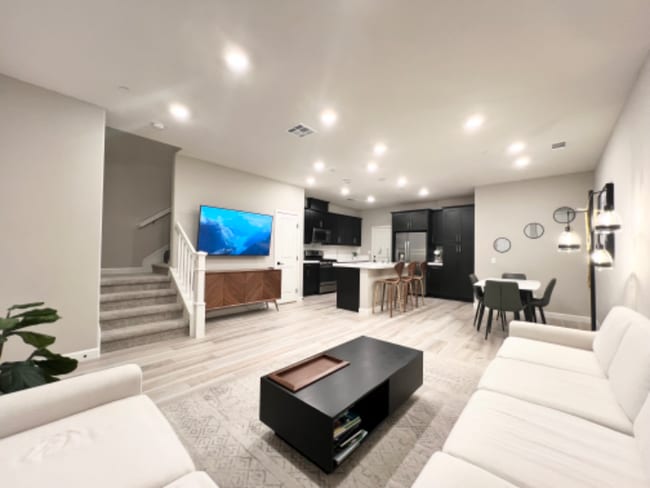 Building Photo - 1096 Delpy View Point