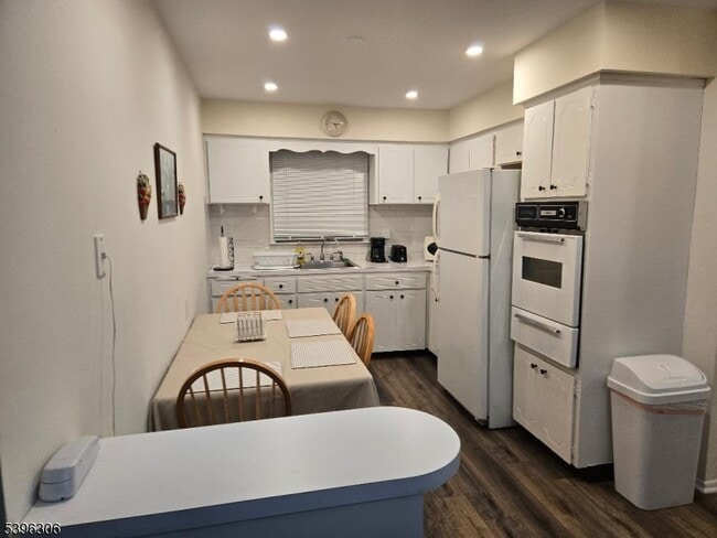 Building Photo - 305 Kennedy Dr