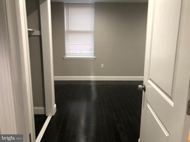 Foto del edificio - 980 N 5th St