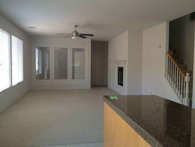 Foto del edificio - RARE PITTSBURG RENTAL OPPORTUNITY! Beautiful single-family home with 4 bedrooms, 3 bathrooms and ...