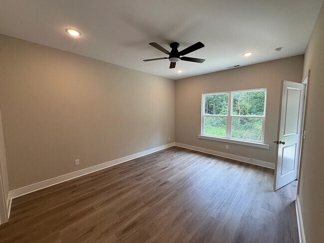 Foto del edificio - 4662 Heiskell Dr