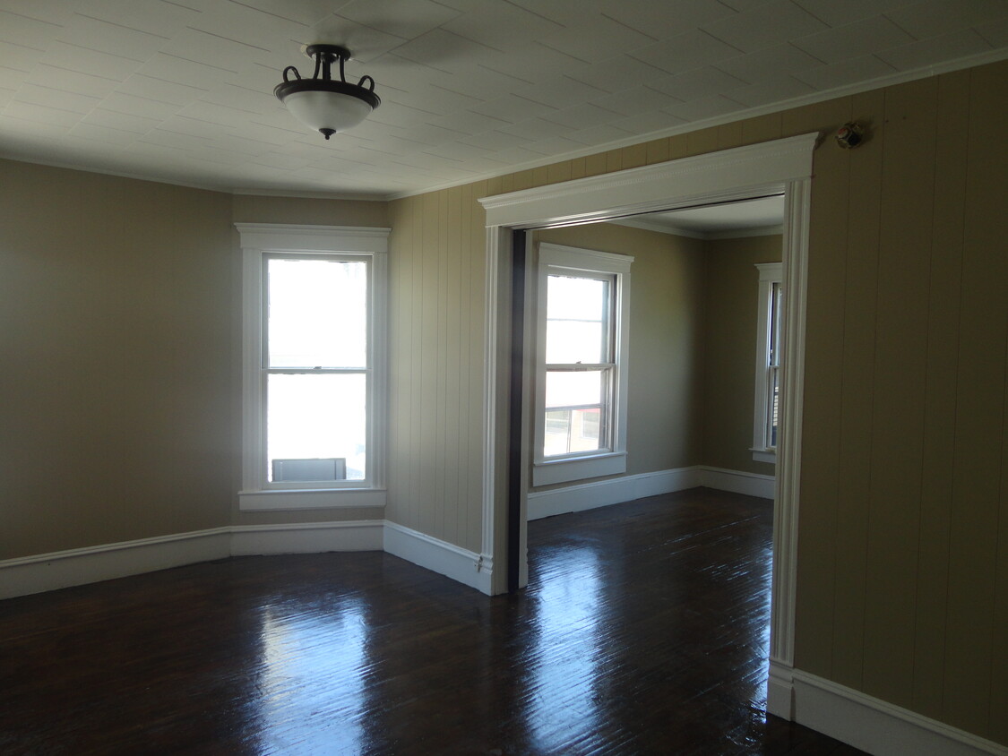 Primary Photo - 215 E Mulberry St