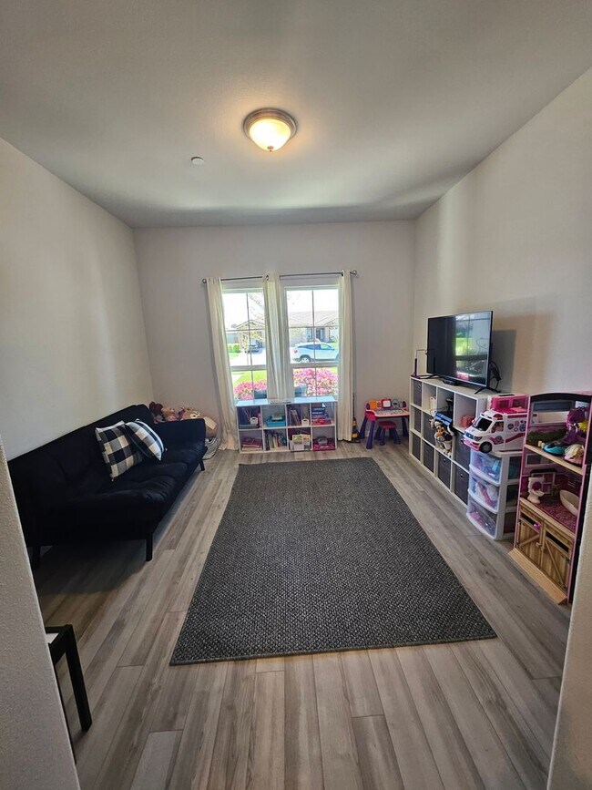 Foto del edificio - MUST SEE 4 Bedroom 2 bath