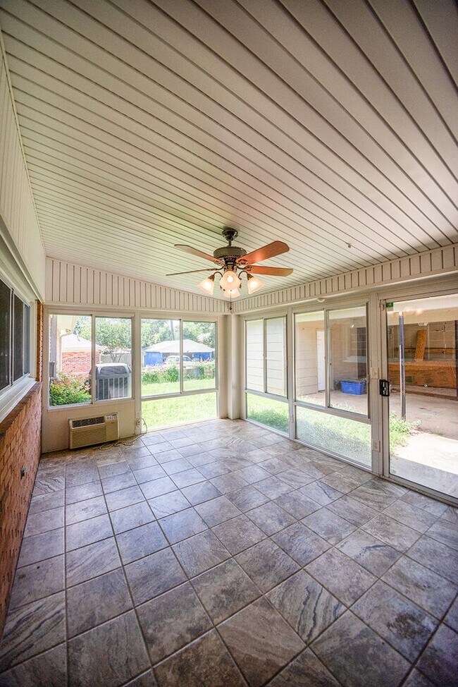 Foto del edificio - Beautiful home available today!