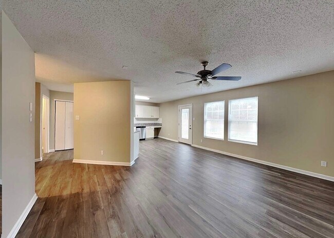 Foto del edificio - 1596 Matthew Allen Cir