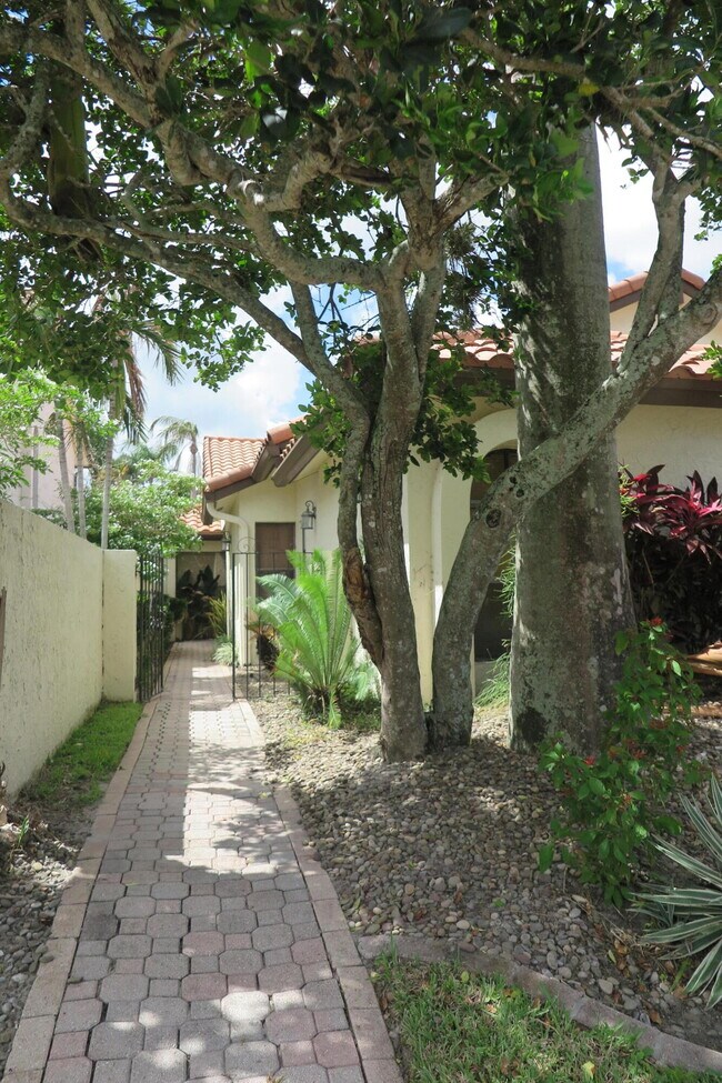 Building Photo - 22519 Esplanada Cir