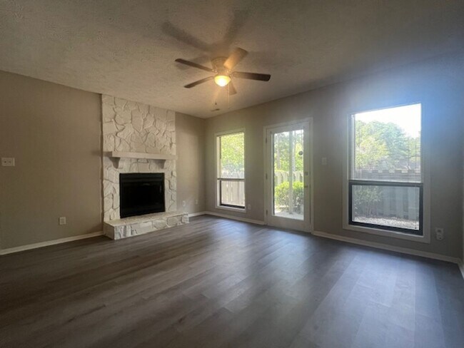 Building Photo - 1874 Tryon Dr