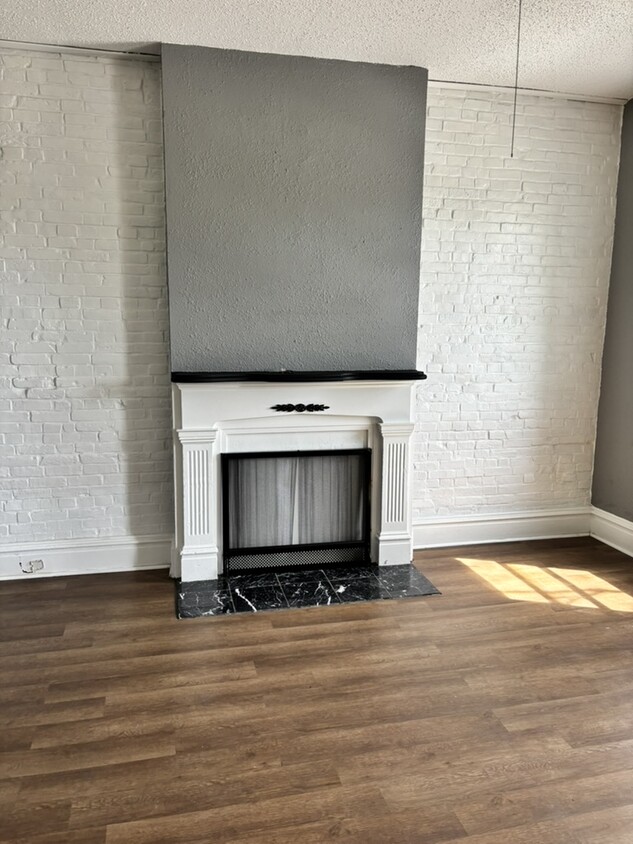 Beautiful fireplace - 2621 Arsenal St