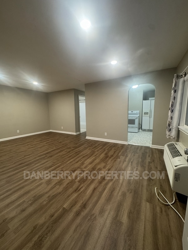 Foto del edificio - 220 N Main St