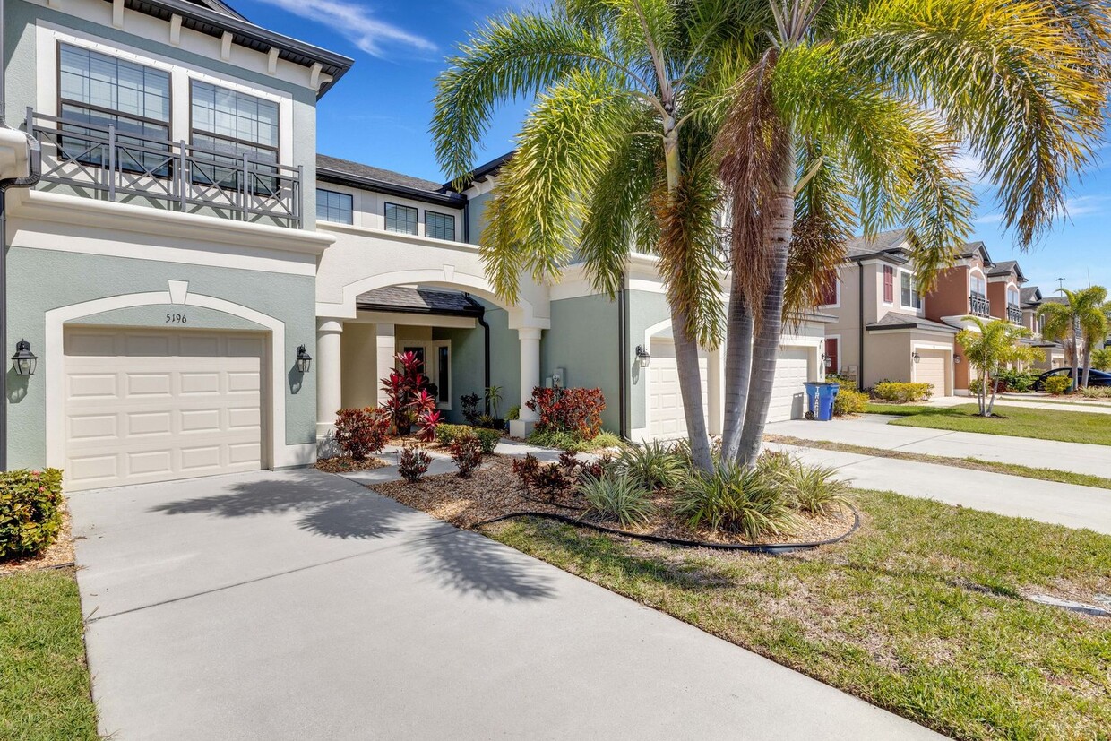 Foto principal - Beautiful Townhome for Rent